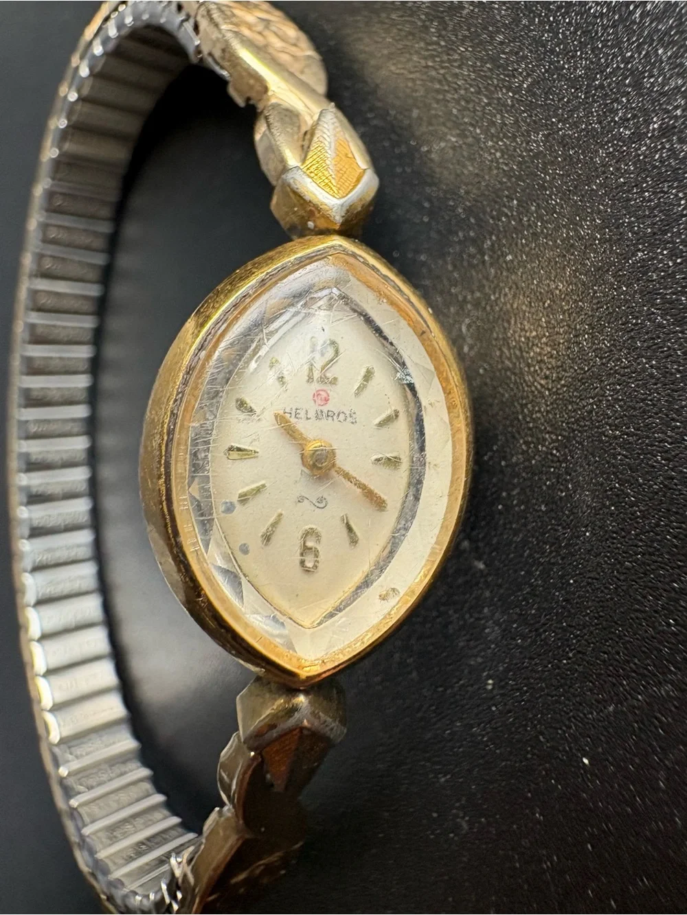 Helbros Ladies vintage Gold-Tone Vintage Teardrop Shaped Wristwatch